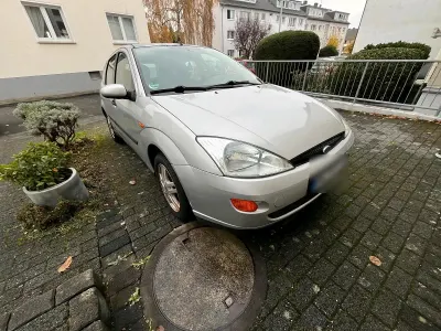 Gebraucht Ford Focus 75 PS (55 kW) 2001 Silber Limousine