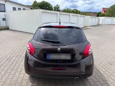 Gebraucht Peugeot 208 Active 92 PS (67 kW) 2011 Braun Kleinwagen