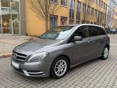 Gebraucht Mercedes B200 Sport 136 PS (100 kW) 2012 Grau Van / Kleinbus