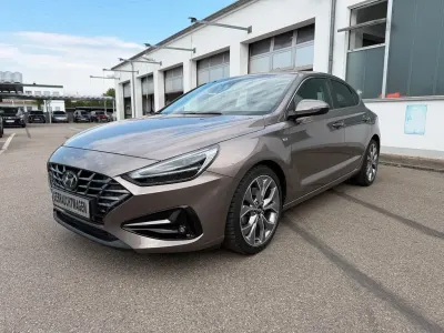 Gebraucht Hyundai i30 Prime 160 PS (117 kW) 2023 Braun Limousine