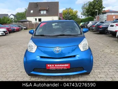 Gebraucht Toyota iQ Basis 68 PS (50 kW) 2010 Blau Kleinwagen