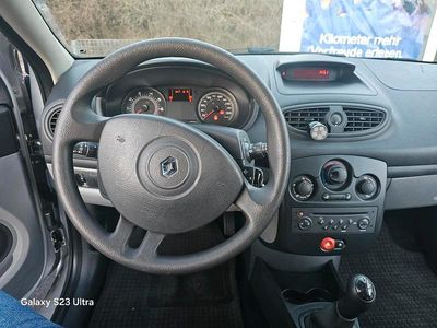Second-hand Renault Clio II 75 CP (55 kW) 2006 Argintiu Hatchback