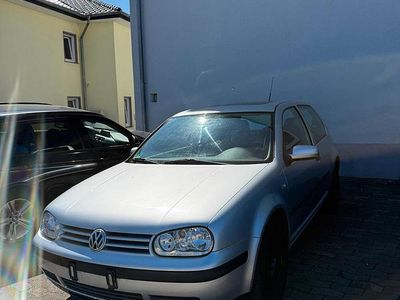 Usata VW Golf IV 105 CV (77 kW) 2001 Utilitaria