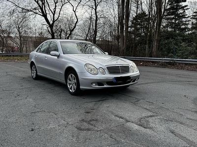 Gebraucht Mercedes E240 177 PS (130 kW) 2002 Silber Limousine