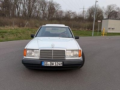 Gebraucht Mercedes 200 75 PS (55 kW) 1987 Weiß Limousine