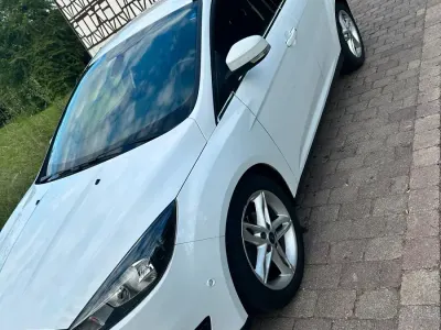 Gebraucht Ford Focus 115 PS (84 kW) 2015 Weiß Limousine