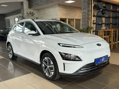 Gebraucht Hyundai Kona Select 100 kW (136 PS) 2022 Weiß SUV
