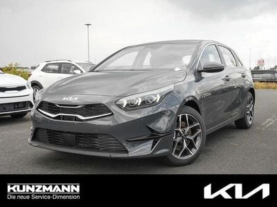 Neu Kia Ceed Spirit 140 PS (102 kW) 2025 Grau pentametal metallic Kleinwagen