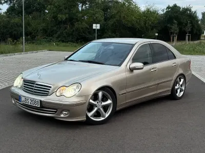 Gebraucht Mercedes C180 143 PS (105 kW) 2005 Gold Limousine