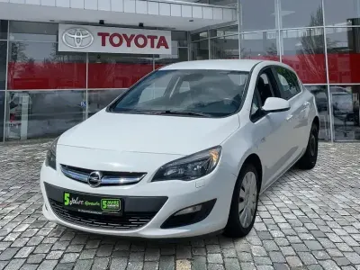 Gebraucht Opel Astra Selection 140 PS (102 kW) 2015 Schneeweiss/summitwhite/arctic Limousine