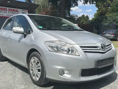 Gebraucht Toyota Auris Life 99 PS (72 kW) 2010 Silber Kleinwagen
