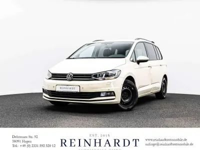 Gebraucht VW Touran Trendline 150 PS (110 kW) 2022 Hellelfenbein Van / Kleinbus