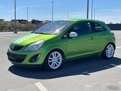 Gebraucht Opel Corsa Color Edition 101 PS (74 kW) 2011 Grün Kleinwagen
