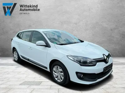 Gebraucht Renault Mégane III Authentique 110 PS (80 kW) 2015 Weiß Limousine