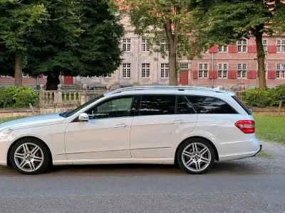Gebraucht Mercedes E500 Avantgarde 388 PS (285 kW) 2010 Weiß Kombi