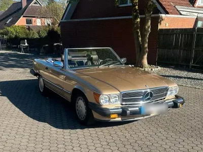 Używany Mercedes 560 227 KM (166 kW) 1986 Złoty Kabriolet