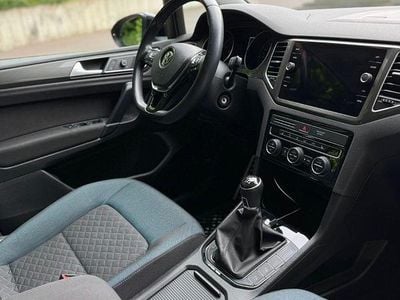 Grau Gebraucht 2019 VW Golf Sportsvan IQ Drive Van / Kleinbus | 19.200 € (Fairer Preis)