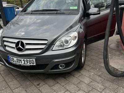 Gebraucht Mercedes B180 109 PS (80 kW) 2011 Grau Van / Kleinbus