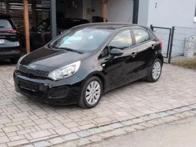 Używany Kia Rio Edition 7 86 KM (63 kW) 2012 Czarny Sedan/Limuzyna