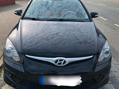 Gebraucht Hyundai i30 105 PS (77 kW) 2011 Schwarz Kombi