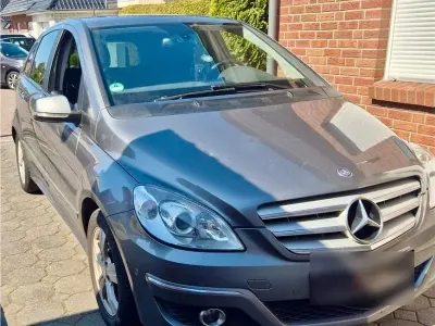Gebraucht Mercedes B180 109 PS (80 kW) 2009 Grau Van / Kleinbus