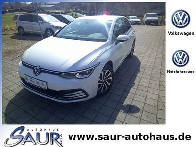 Gebraucht VW Golf VIII Active 110 PS (80 kW) 2022 Oryxweiß perlmutteffekt (metallic) Limousine