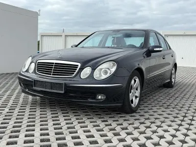 Gebraucht Mercedes E220 150 PS (110 kW) 2006 Blau Limousine