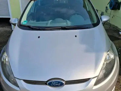 Gebraucht Ford Fiesta 82 PS (60 kW) 2010 Silber Kleinwagen