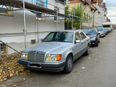 Usata Mercedes 200 75 CV (55 kW) 1993 Argento Berlina