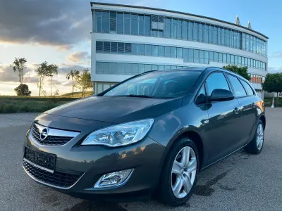 Gebraucht Opel Astra 110 PS (80 kW) 2011 Grau Kombi