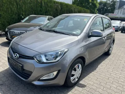 Gebraucht Hyundai i20 Classic 86 PS (63 kW) 2012 Grau Kleinwagen