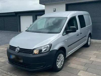 Gebraucht VW Caddy Maxi 102 PS (75 kW) 2011 Silber Van / Kleinbus