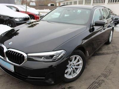 Gebraucht BMW 520 Sport Line 190 PS (139 kW) 2023 Black sapphire metallic Kombi