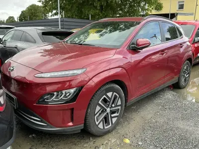 Gebraucht Hyundai Kona Trend 100 kW (136 PS) 2023 Rot SUV