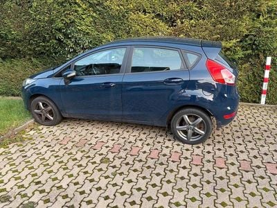 Blau Gebraucht 2014 Ford Fiesta Trend Limousine | 5.000 € (Guter Preis)