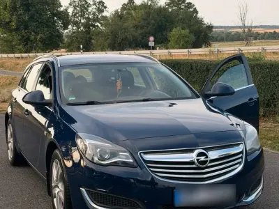 Gebraucht Opel Insignia Edition 160 PS (117 kW) 2015 Blau Kombi