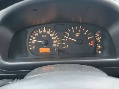 Używany Opel Agila 60 KM (44 kW) 2005 Srebrny Minivan