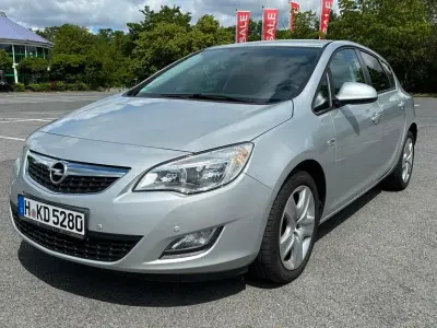 Gebraucht Opel Astra Edition 116 PS (85 kW) 2011 Silber Limousine