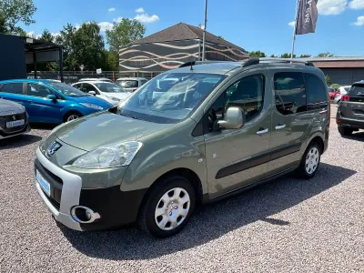 Gebraucht Peugeot TePee Outdoor 120 PS (88 kW) 2011 Grün Kombi