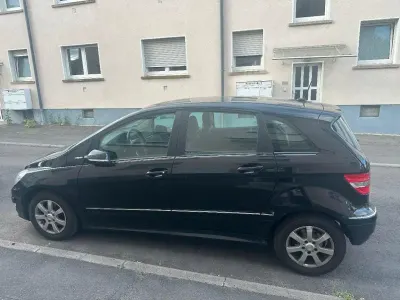 Gebraucht Mercedes B180 116 PS (85 kW) 2010 Schwarz Van / Kleinbus