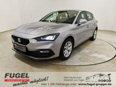 Używany Seat Leon Style 110 KM (80 kW) 2022 Srebrny Sedan/Limuzyna