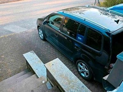 Second-hand VW Touran 140 CP (102 kW) 2006 Negru Monovolum