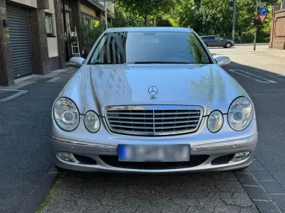 Gebraucht Mercedes E200 Elegance 122 PS (89 kW) 2003 Silber Limousine
