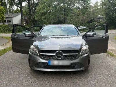 Gebraucht Mercedes A180 Urban 109 PS (80 kW) 2017 Grau Limousine