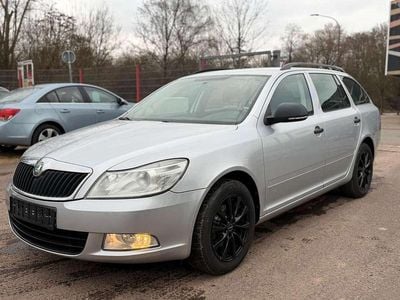 Silber Gebraucht 2012 Skoda Octavia Active Kombi | 3.999 € (Teuer)
