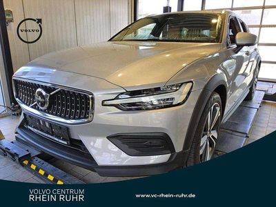 Gebraucht Volvo V60 CC Plus 197 PS (144 kW) 2024 Silber silver dawn / metallic Kombi