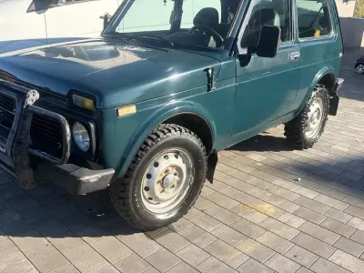 Gebraucht Lada niva 57 PS (41 kW) 2009 Grün SUV