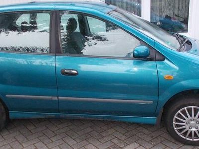 Nissan Almera Tino