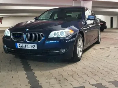 Gebraucht BMW 530 Sport Line 258 PS (189 kW) 2012 Blau Limousine