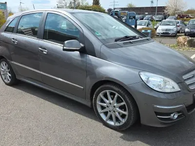 Gebraucht Mercedes B200 193 PS (141 kW) 2009 Grau Van / Kleinbus
